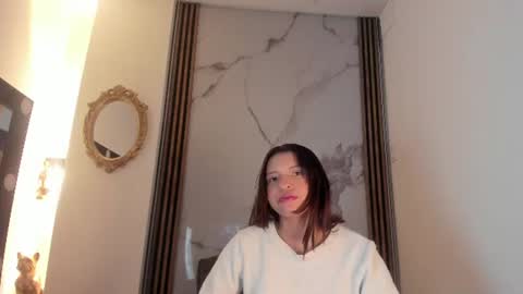 Snapshot of laura_serena chatting on June 17, 2026, 11:23 am laura_serena online show from June 17, 2026, 11:23 am