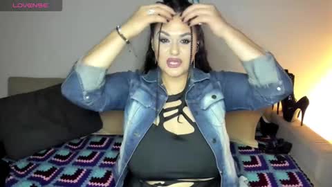 Snapshot of laura_sinner chatting on September 19, 2025, 4:29 pm Laura online show from September 19, 2025, 4:29 pm