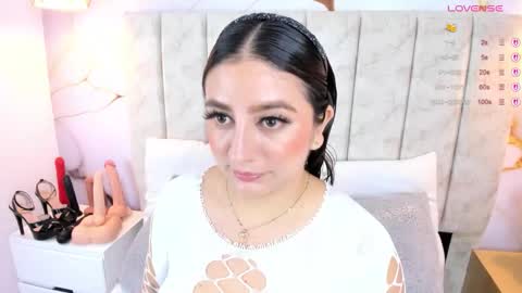 Snapshot of laura_smith12 chatting on November 28, 2025, 7:05 pm Laura Smith online show from November 28, 2025, 7:05 pm