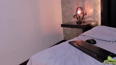 Snapshot of laura_smith33 chatting on February 6, 2025, 5:30 pm laura online show from February 6, 2025, 5:30 pm