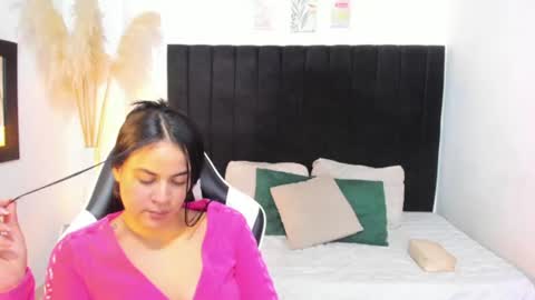LAURA SOE online show from June 19, 2026, 2:05 am