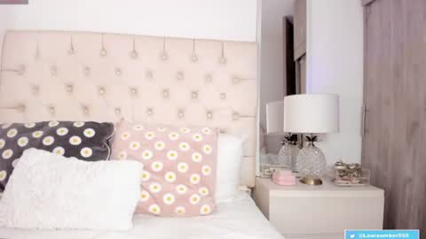 Snapshot of lauraamber_ chatting on July 17, 2026, 11:39 am LAURA online show from July 17, 2026, 11:39 am