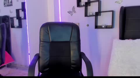 Snapshot of laurablue_ chatting on February 7, 2025, 1:58 am Laura Blue online show from February 7, 2025, 1:58 am