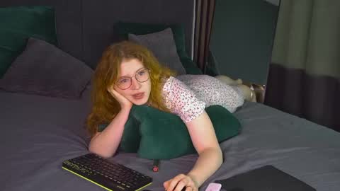 Snapshot of lauradennis chatting on April 18, 2026, 8:51 am Laura online show from April 18, 2026, 8:51 am
