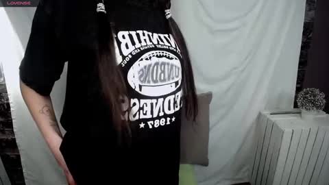 Snapshot of lauradre_ chatting on January 20, 2025, 9:24 am Laura online show from January 20, 2025, 9:24 am