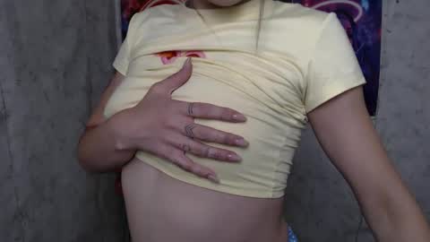 Snapshot of lauradre_ chatting on June 1, 2026, 5:31 am Laura online show from June 1, 2026, 5:31 am