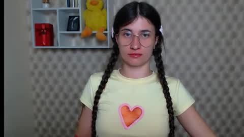 Snapshot of lauradre_ chatting on June 2, 2026, 6:15 am Laura online show from June 2, 2026, 6:15 am