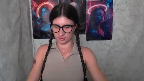 Snapshot of lauradre_ chatting on July 4, 2026, 7:36 am Laura online show from July 4, 2026, 7:36 am