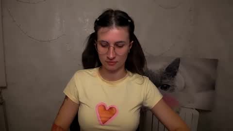 Snapshot of lauradre_ chatting on July 5, 2026, 5:25 am Laura online show from July 5, 2026, 5:25 am