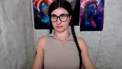 Snapshot of lauradre_ chatting on July 12, 2026, 9:33 am Laura online show from July 12, 2026, 9:33 am