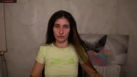 Snapshot of lauradre_ chatting on July 27, 2026, 10:44 am Laura online show from July 27, 2026, 10:44 am