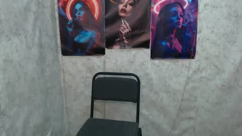 Snapshot of lauradre_ chatting on August 5, 2026, 4:37 am Laura online show from August 5, 2026, 4:37 am