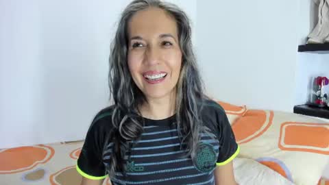 Snapshot of laurafarrely chatting on June 19, 2026, 12:15 am Laura online show from June 19, 2026, 12:15 am