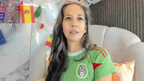 Snapshot of laurafarrely chatting on June 25, 2026, 1:05 am Laura online show from June 25, 2026, 1:05 am