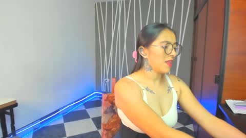 Snapshot of laurag_27 chatting on July 8, 2026, 8:13 pm laura online show from July 8, 2026, 8:13 pm