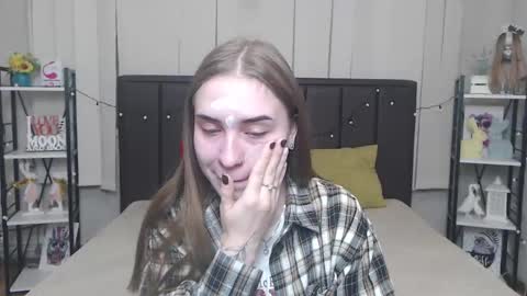 Snapshot of laurahlot chatting on October 13, 2025, 5:40 am LauraHlot online show from October 13, 2025, 5:40 am