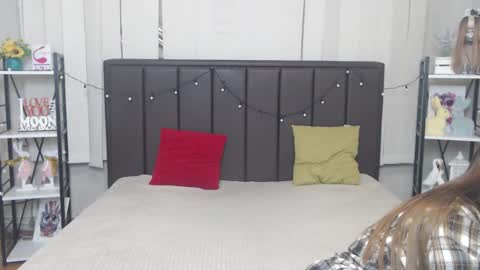 Snapshot of laurahlot chatting on October 19, 2025, 5:52 am LauraHlot online show from October 19, 2025, 5:52 am