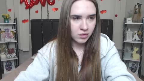 LauraHlot online show from April 1, 2026, 1:41 pm