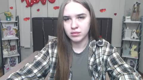 LauraHlot online show from April 12, 2026, 5:40 pm