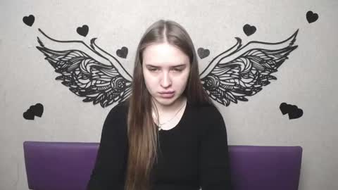 LauraHlot online show from April 28, 2026, 5:56 am