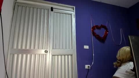 Snapshot of laurahot_699 chatting on November 18, 2025, 3:27 pm laurahot_699 online show from November 18, 2025, 3:27 pm