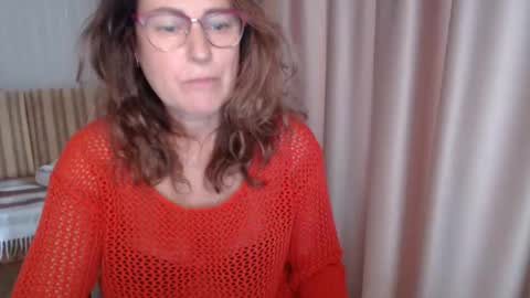 Lauraoven1 online show from October 13, 2025, 9:31 am