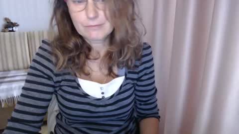 Lauraoven1 online show from October 17, 2025, 7:22 am