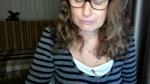 Lauraoven1 online show from October 27, 2025, 3:16 pm