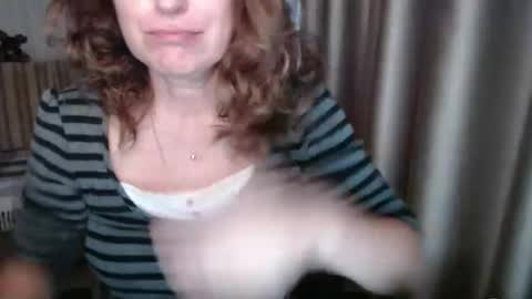 Lauraoven1 online show from November 27, 2025, 8:27 am