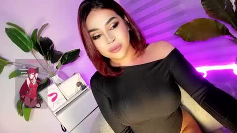 Snapshot of laurasinclair chatting on March 12, 2025, 5:02 am Your sweet Laura online show from March 12, 2025, 5:02 am