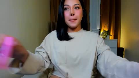 Snapshot of laurasinclair chatting on December 1, 2025, 9:25 am Your sweet Laura online show from December 1, 2025, 9:25 am