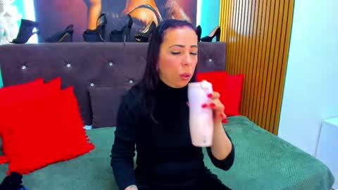Laura online show from April 30, 2026, 3:24 am