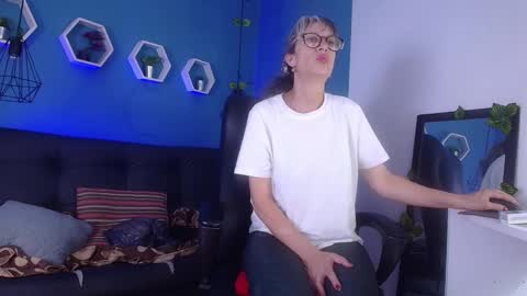 Laura Sofia online show from March 1, 2026, 11:12 am