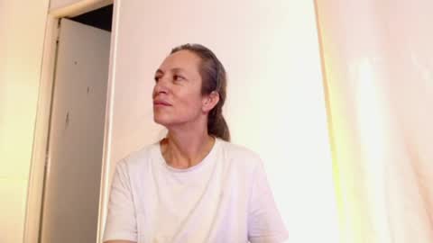 Snapshot of laurasofia45 chatting on July 16, 2026, 4:46 pm Laura Sofia online show from July 16, 2026, 4:46 pm