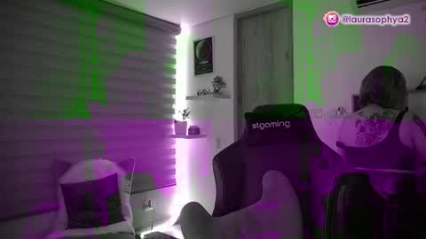 Snapshot of laurasophya chatting on March 4, 2025, 3:00 am Laura online show from March 4, 2025, 3:00 am