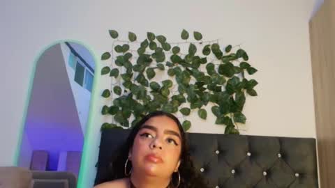 Snapshot of lauravince4195 chatting on May 12, 2026, 10:18 pm laura online show from May 12, 2026, 10:18 pm