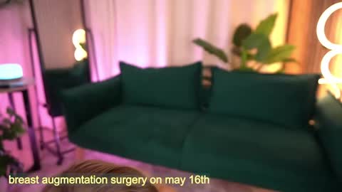  Laura  online show from April 30, 2026, 5:58 am