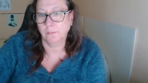 laureanne online show from December 8, 2024, 10:19 am