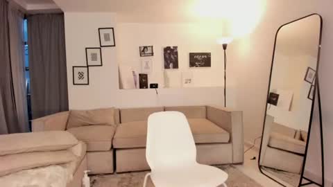 laureen_se online show from July 20, 2026, 10:39 am