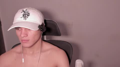 Snapshot of laureent__ chatting on May 15, 2026, 7:59 am Laureent online show from May 15, 2026, 7:59 am