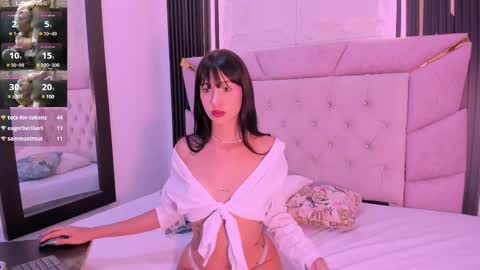 Laurem online show from March 4, 2025, 7:32 pm