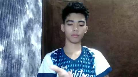 laurence_cuttieguyhere online show from May 4, 2026, 3:13 am