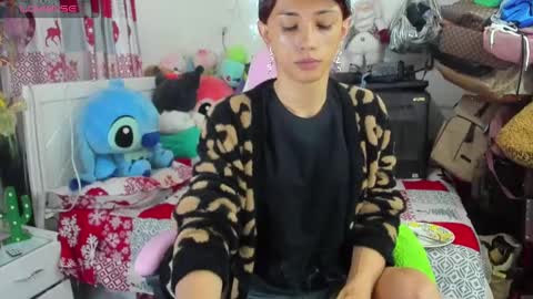 Snapshot of laurencesophiets chatting on December 17, 2024, 4:32 pm SF online show from December 17, 2024, 4:32 pm