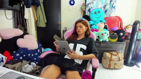 Snapshot of laurencesophiets chatting on January 22, 2025, 11:32 pm SF online show from January 22, 2025, 11:32 pm