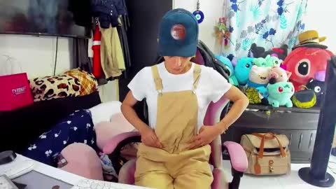 Snapshot of laurencesophiets chatting on February 21, 2025, 5:42 pm SF online show from February 21, 2025, 5:42 pm