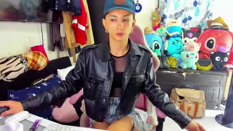 Snapshot of laurencesophiets chatting on February 24, 2025, 6:47 pm SF online show from February 24, 2025, 6:47 pm