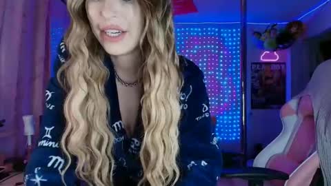 Snapshot of laurenlotus chatting on June 5, 2026, 2:29 am Lauren Lotus online show from June 5, 2026, 2:29 am