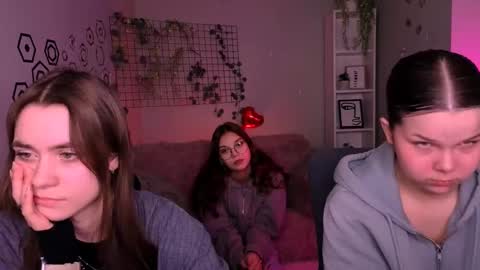 Snapshot of laurenmurrr chatting on February 23, 2026, 10:45 am Laure online show from February 23, 2026, 10:45 am