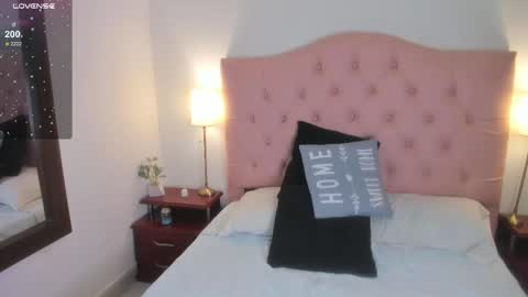 laurenn_smitth online show from February 28, 2025, 3:37 pm