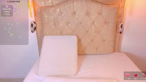 laurenn_smitth online show from June 15, 2026, 1:35 pm